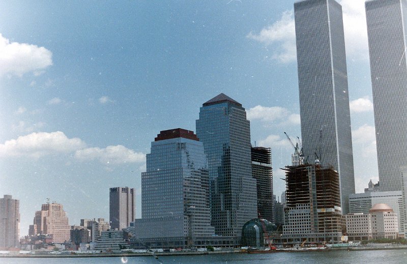 1-7-1986_050.jpg - Nochmal das World Trade Center komplett